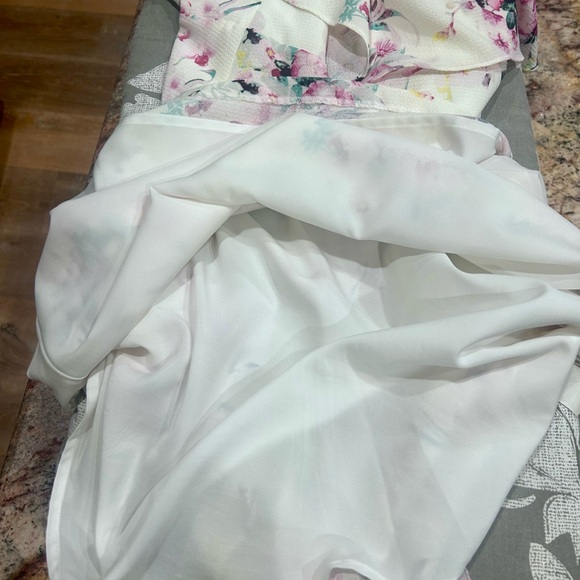 💜”Kensie” White & Purple Floral Dress w/Crisscross Neckline Detailing - Picture 12 of 17